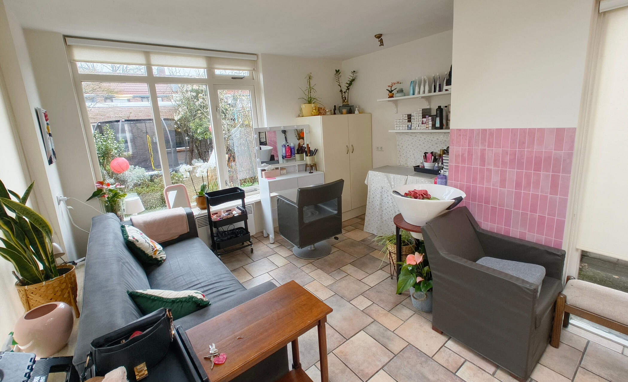 Hair and nail salon at home Hair and nail salon at home